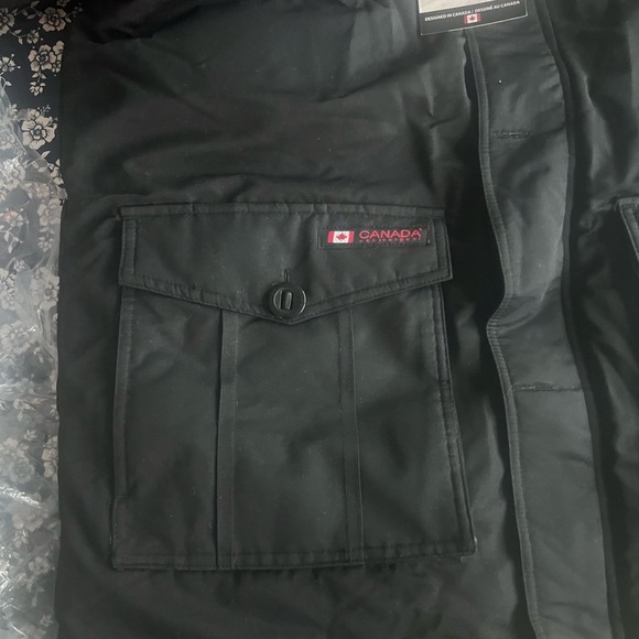 Black Faux Fur-Accent Hooded Parka - Men
Canada Weather Gear size L - Picture 16 of 16